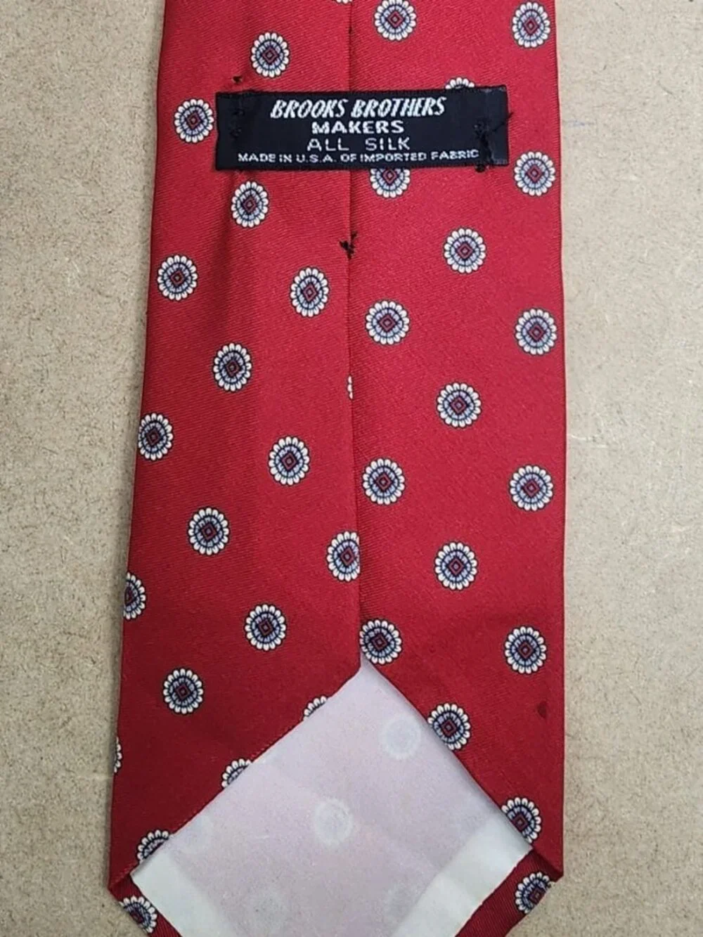 Brooks Brothers Mens Red Silk Geometric Medallion Tie Made In USA Luxury Necktie